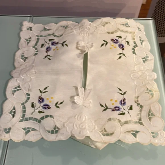 Facial Tissue Box - Picture 2 of 5